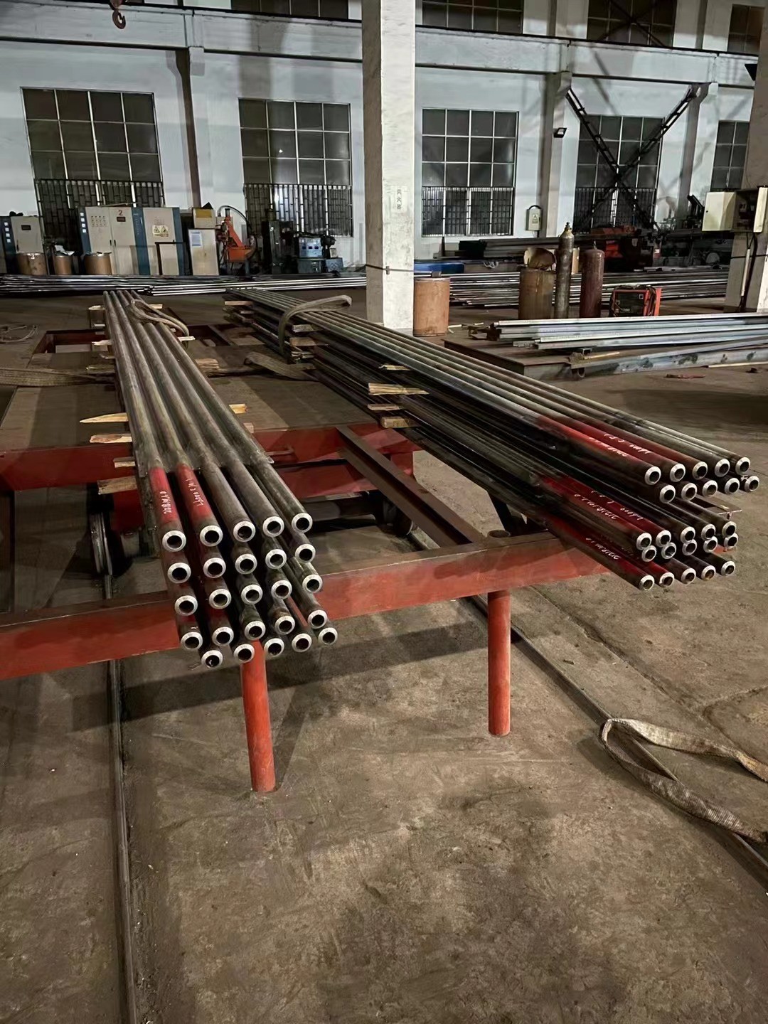 水冷壁管屏|管中心距76.2mm，管屏長6米、5根一組，Φ63.5×7.1內(nèi)螺紋管，鰭片8mm