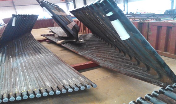 膜式水冷壁管排|材質(zhì)：SA-210C規(guī)格：63.5×7.5 4根一排，鱗片寬度12.7mm厚度6mm管排總長度12米，內(nèi)螺紋8個(gè)頭） 管材需正偏差，帶500米密封