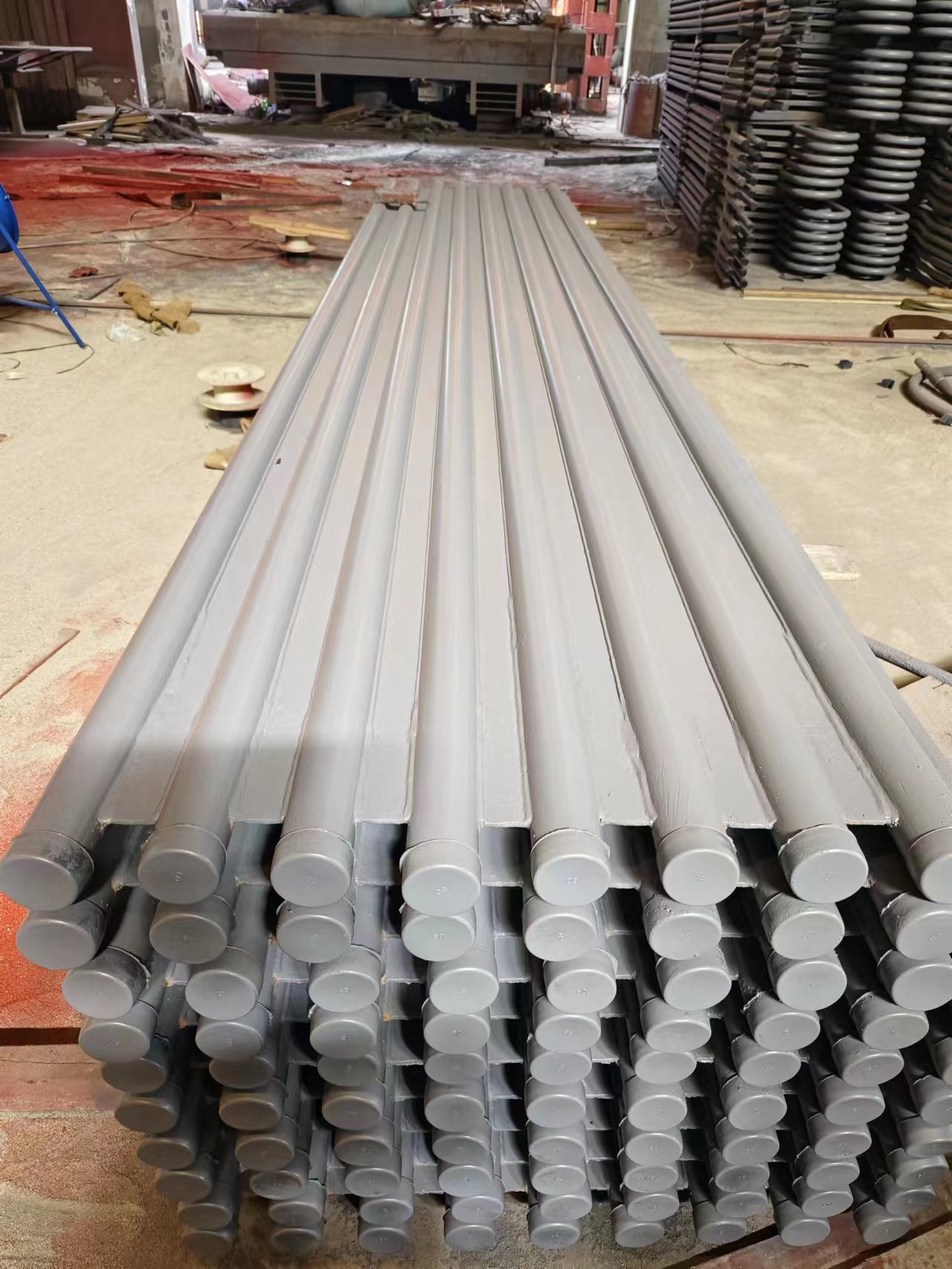 φ60.3×7.5\SA-210C 水冷壁帶鰭片內(nèi)螺紋管，帶鰭片。2）附質(zhì)量證明書(shū)，3）品牌：武鍋、東鍋、哈鍋選其一