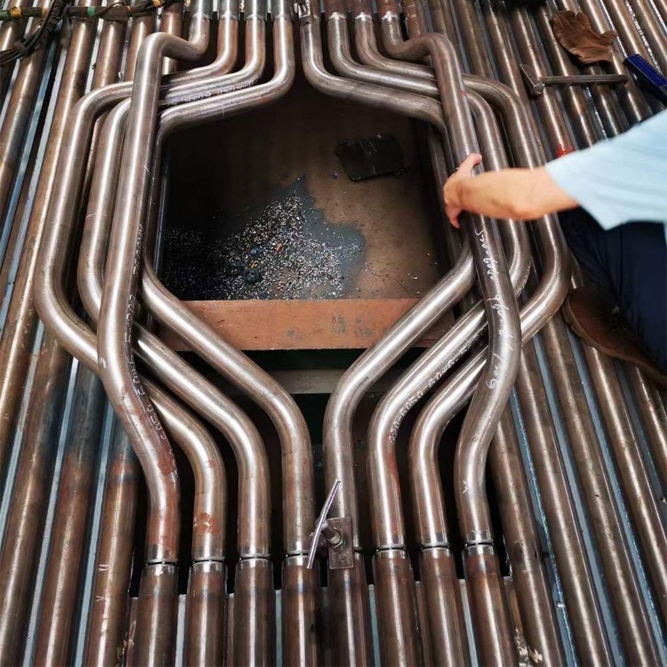 Φ38.1×7.5 SA-213T2 每件9根水冷壁管一排，長12米，管節(jié)距50.8mm,鰭片連接，鰭片為膜式扁鋼厚δ6.4㎜，材料為15CrMo，采用雙面坡口焊接型式