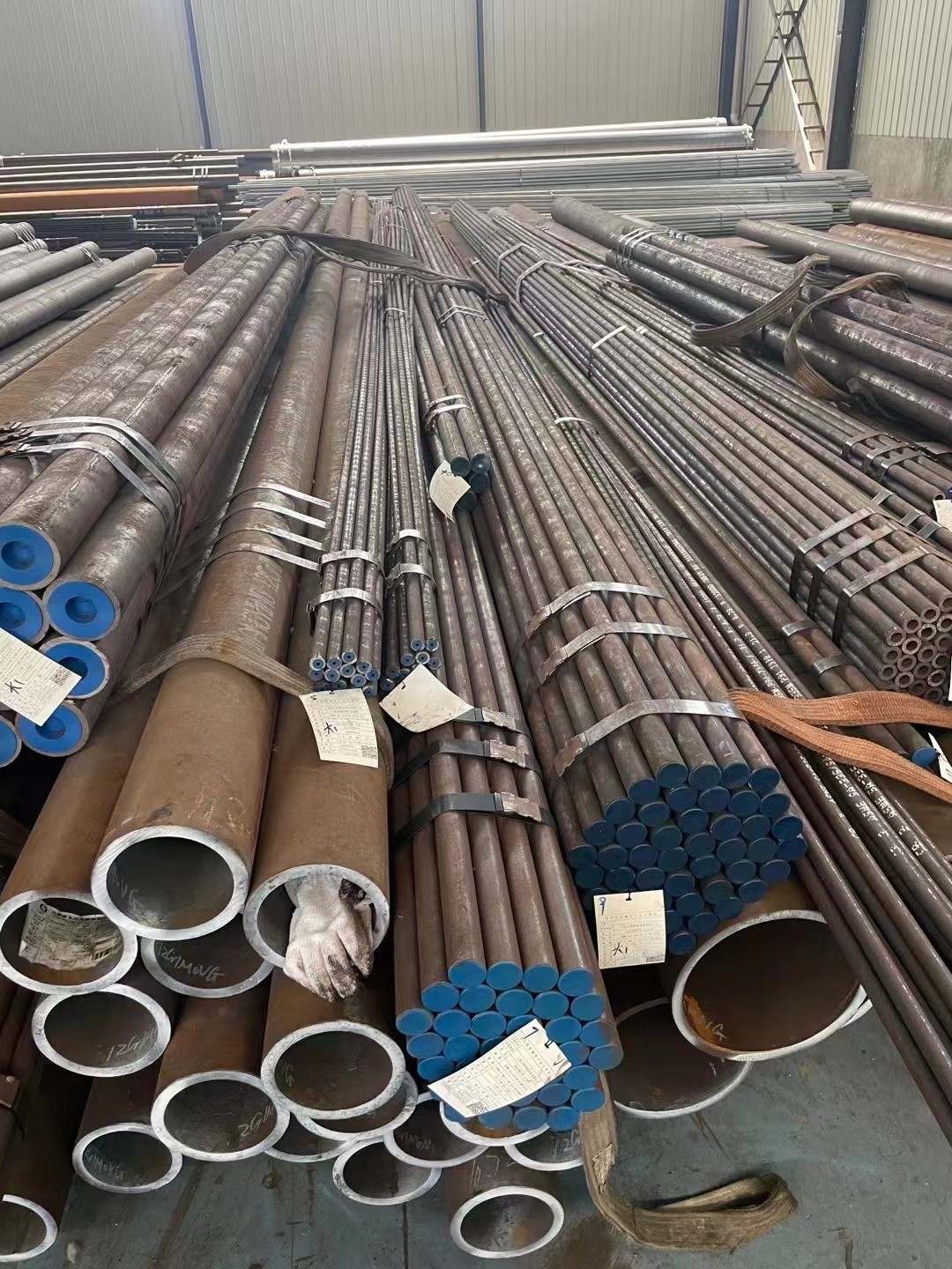 乙烯裝置超高壓蒸汽管道設計溫度545℃，設計壓力13.5MPa，設計選用A335-P91鋼，規(guī)格Φ168.3×14.27~Φ609.6×46.02