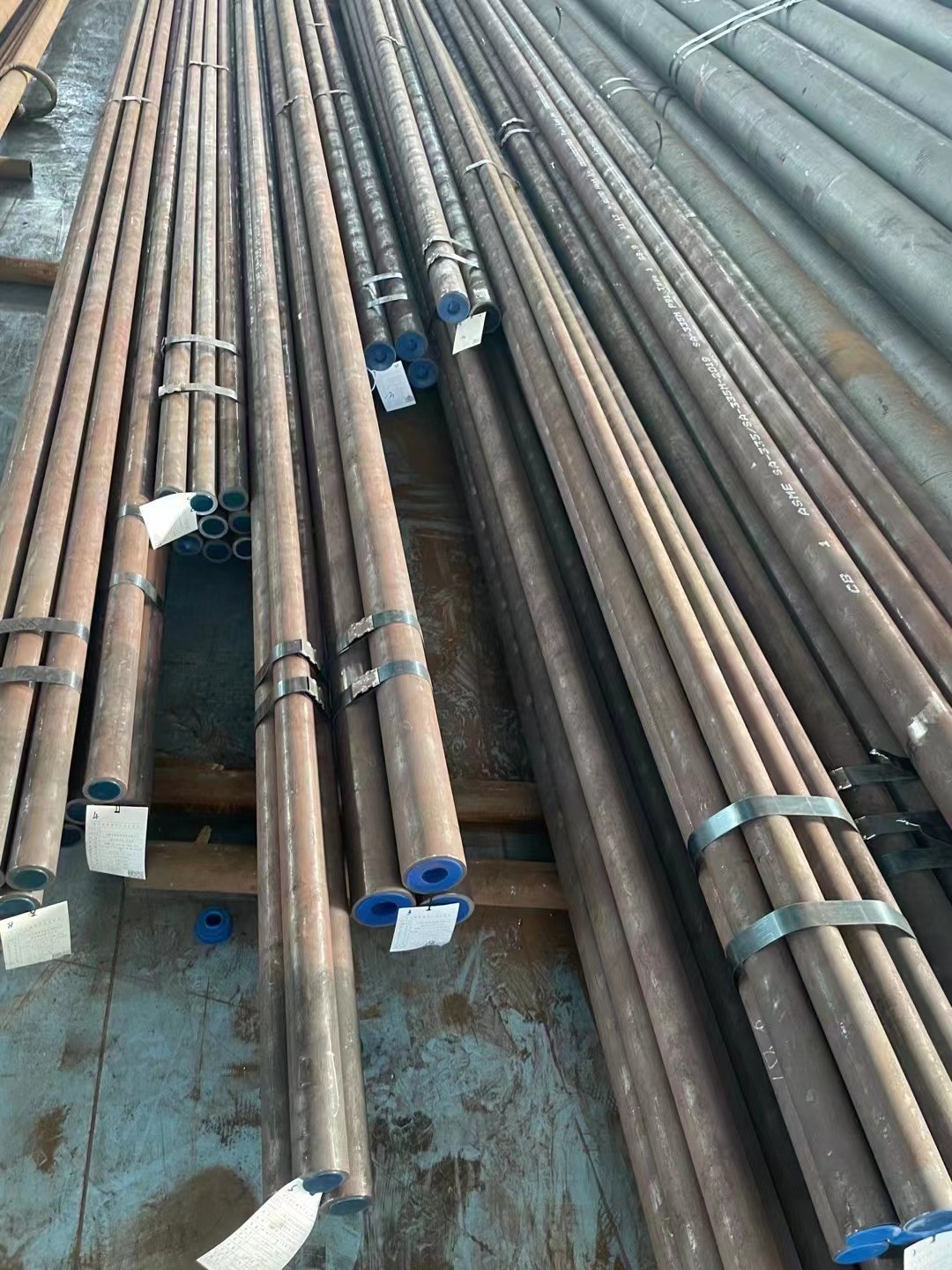 乙烯裝置超高壓蒸汽管道設計溫度545℃，設計壓力13.5MPa，設計選用A335-P91鋼，規(guī)格Φ168.3×14.27~Φ609.6×46.02