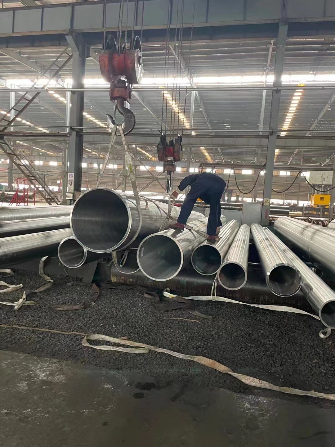 乙烯裝置超高壓蒸汽管道設計溫度545℃，設計壓力13.5MPa，設計選用A335-P91鋼，規(guī)格Φ168.3×14.27~Φ609.6×46.02