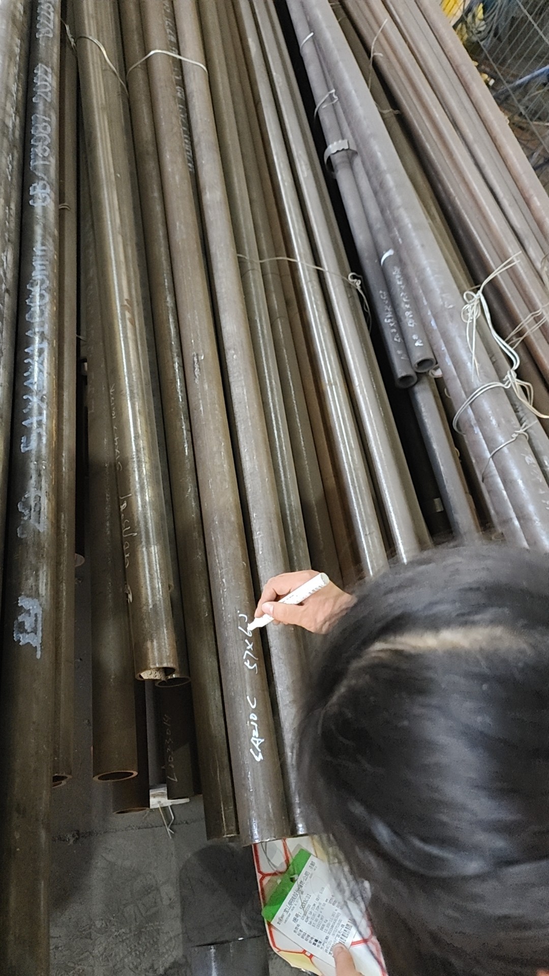 管排長度為6米，每件管排由10根管子組成，管子中心距為54mm，鰭片厚度為6.4mm